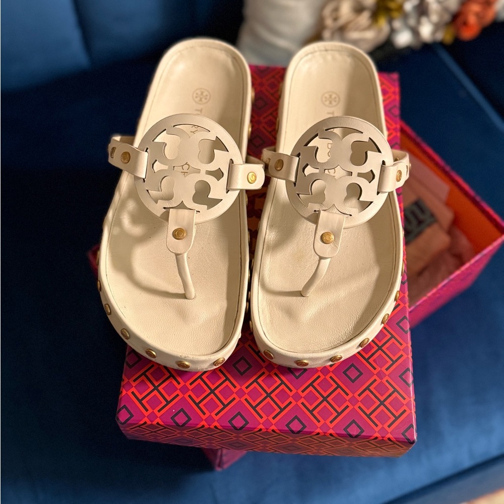 Tory Burch Cream Sandals Iconic Medallion Slip-On
